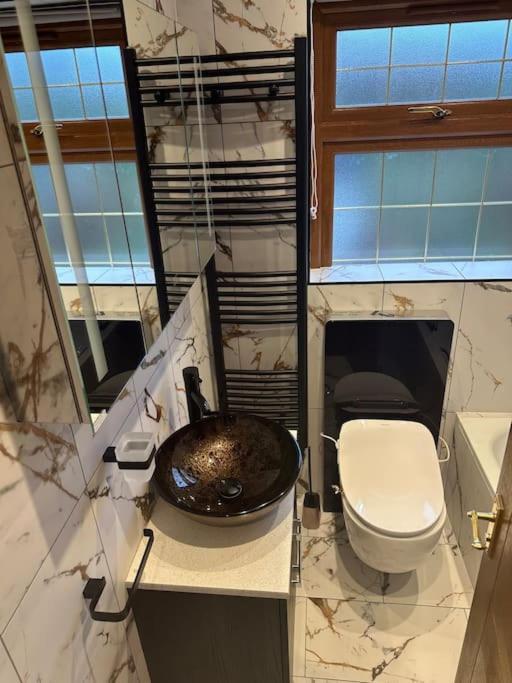 Casa vacanze Casa Marina- 4 Bedroom House With Garden And Balcony Londra
